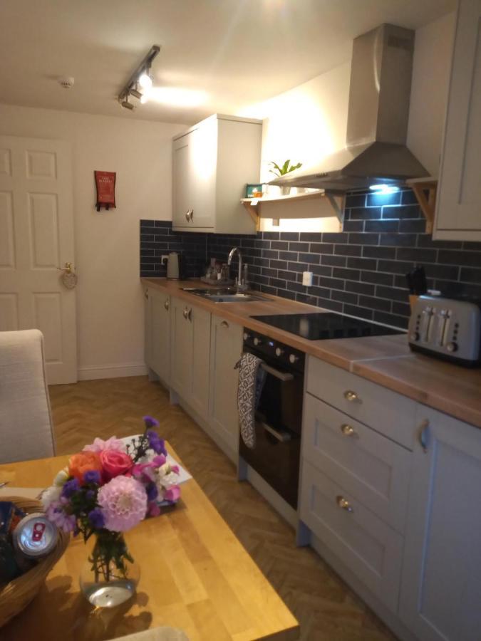 The Eaves, Glastonbury High Street 2 Bed 2 Bathroom Apartment Екстериор снимка
